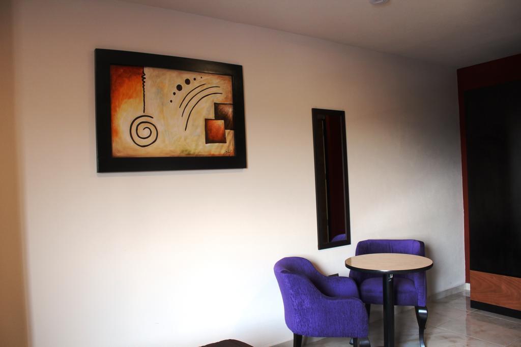Hotel Leones Puebla Exterior photo